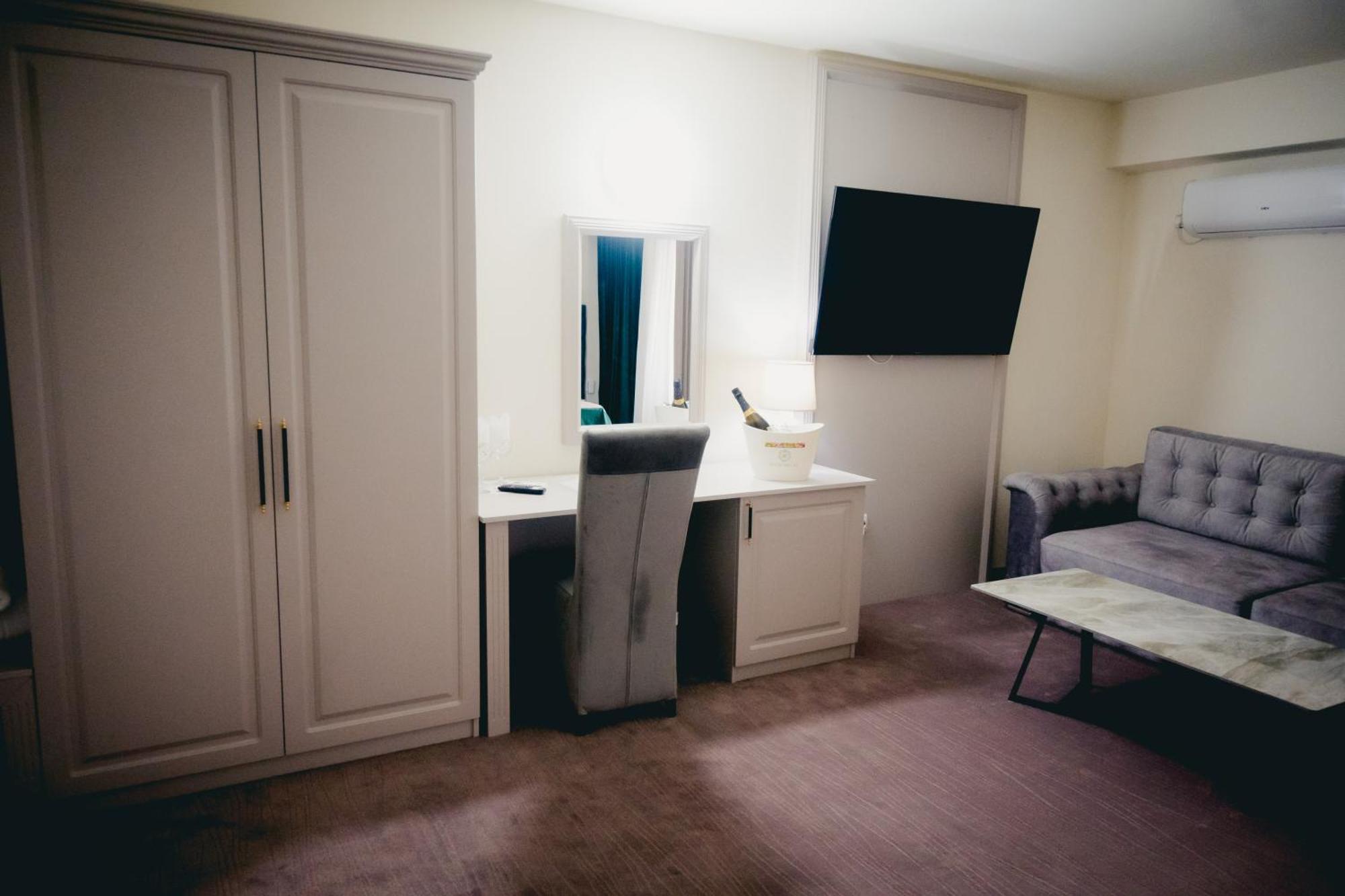 Hotel Valahia Targoviste Zewnętrze zdjęcie