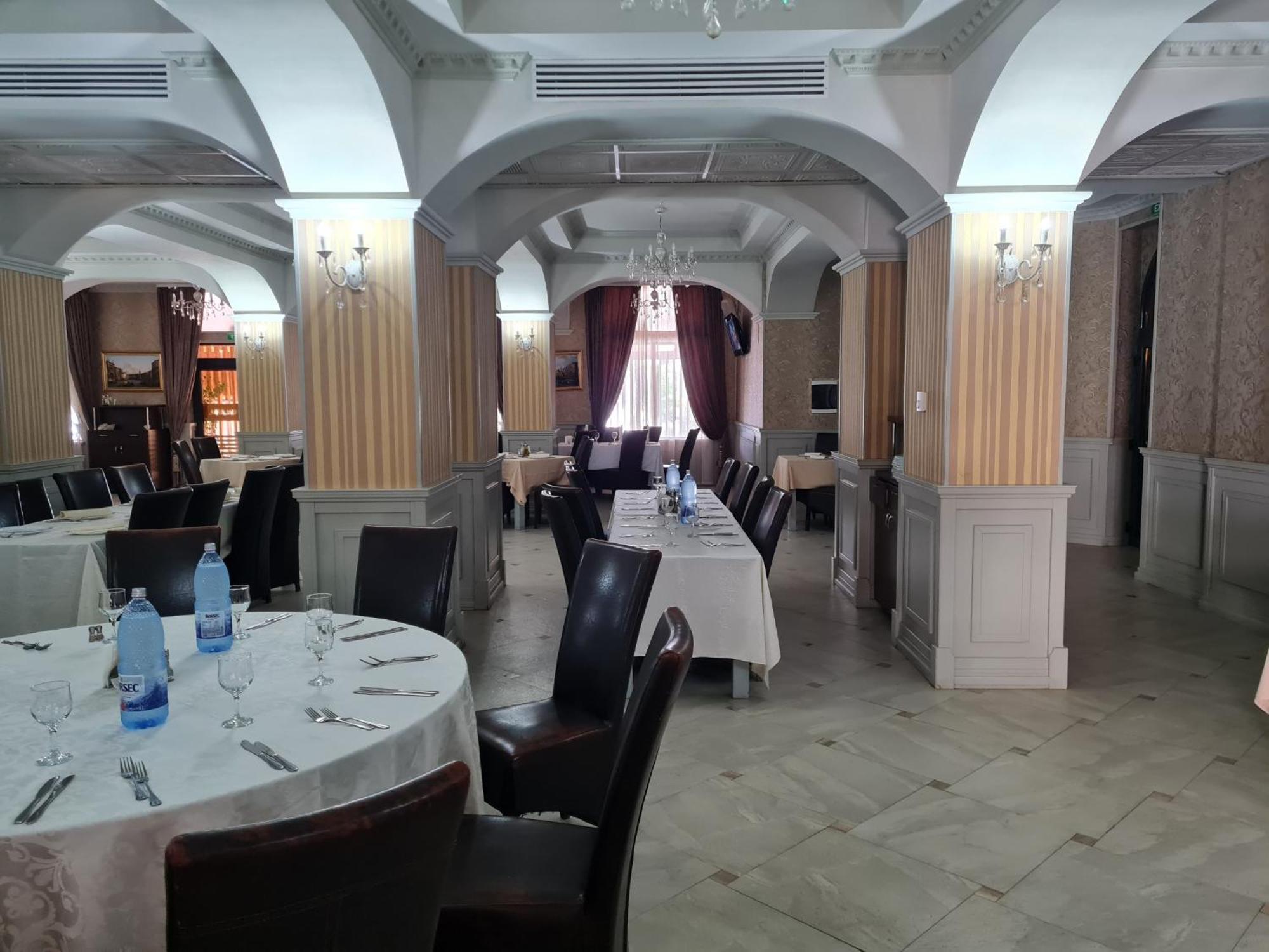 Hotel Valahia Targoviste Zewnętrze zdjęcie