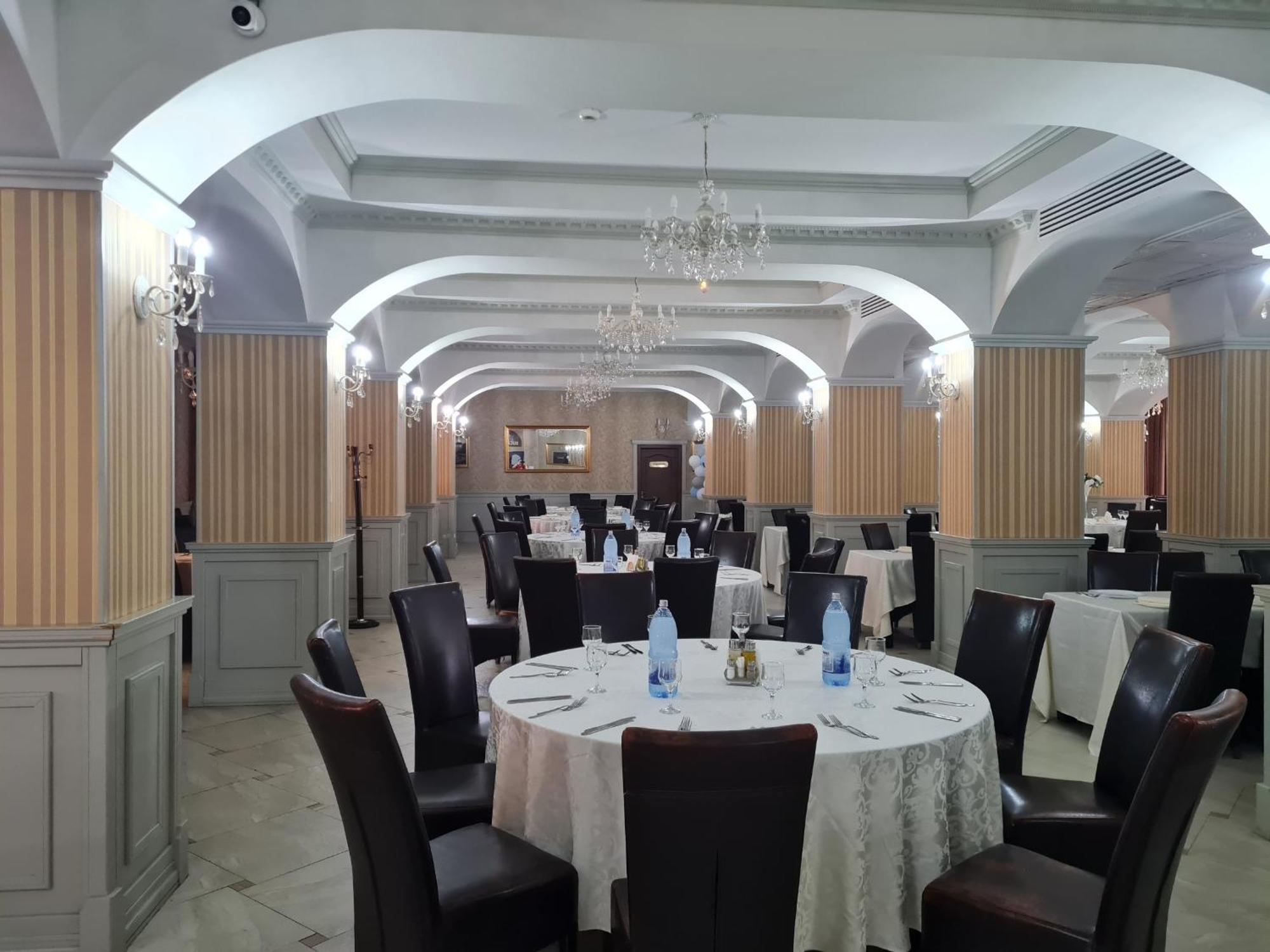 Hotel Valahia Targoviste Zewnętrze zdjęcie