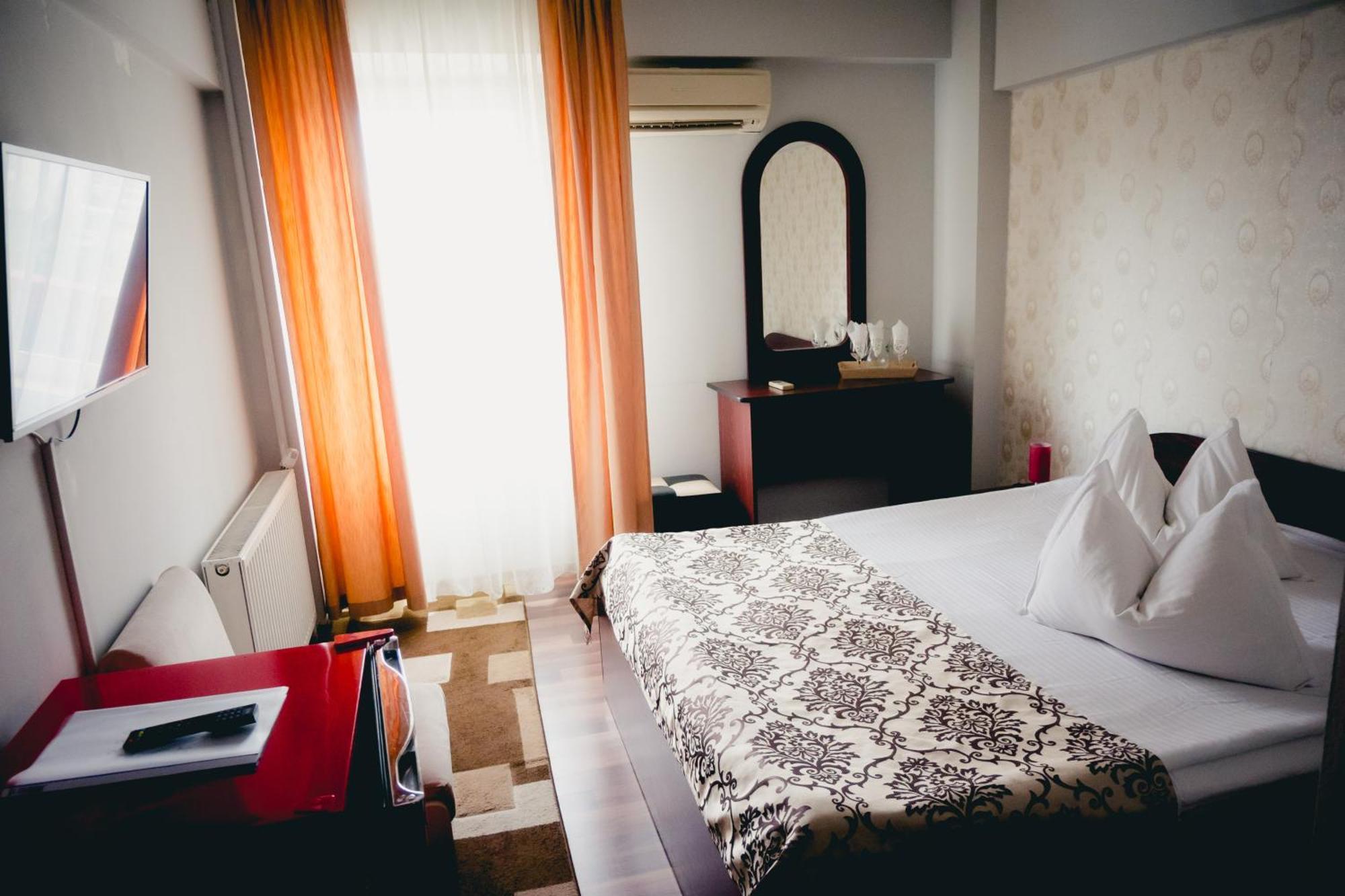 Hotel Valahia Targoviste Zewnętrze zdjęcie