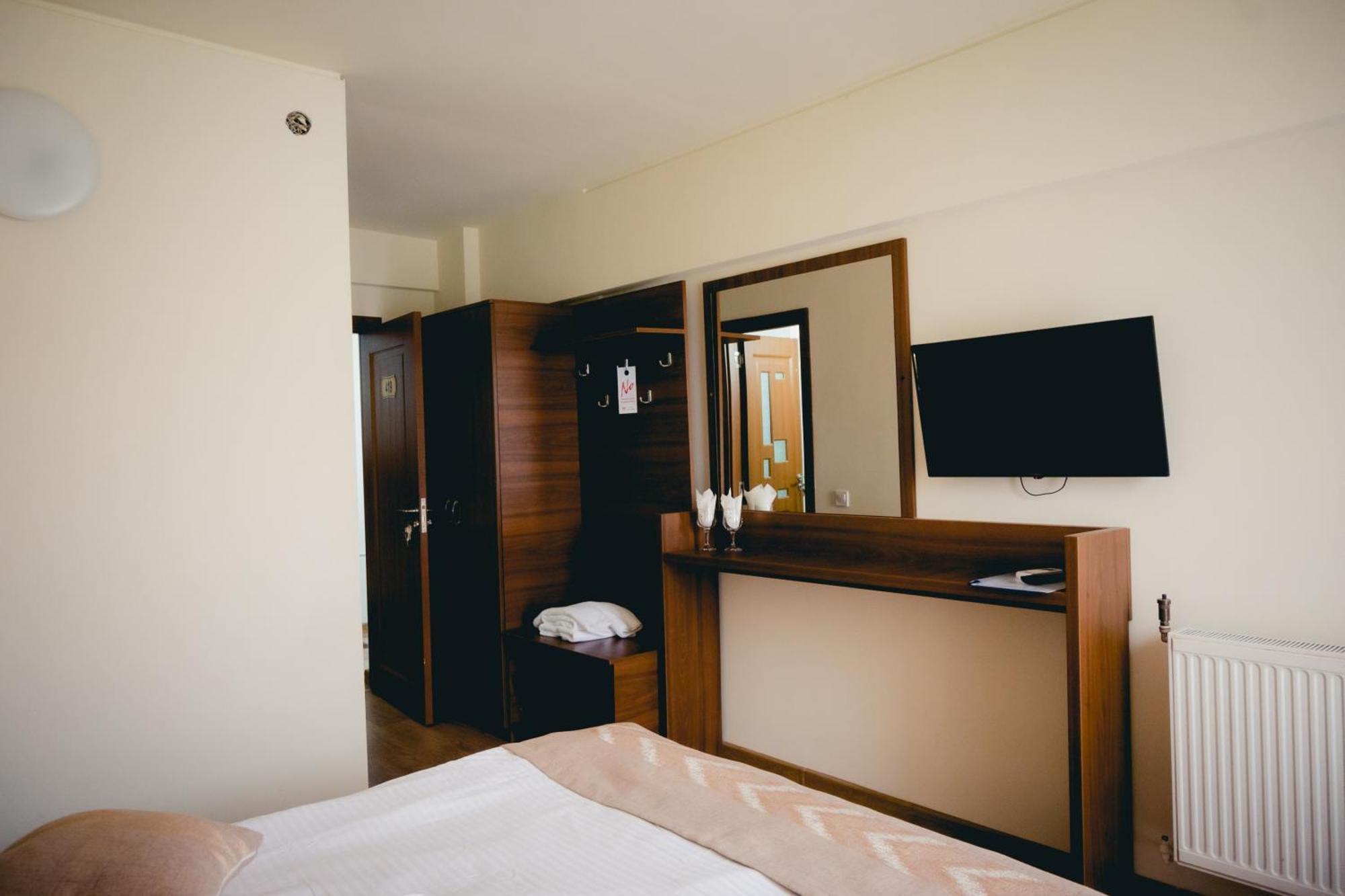 Hotel Valahia Targoviste Zewnętrze zdjęcie