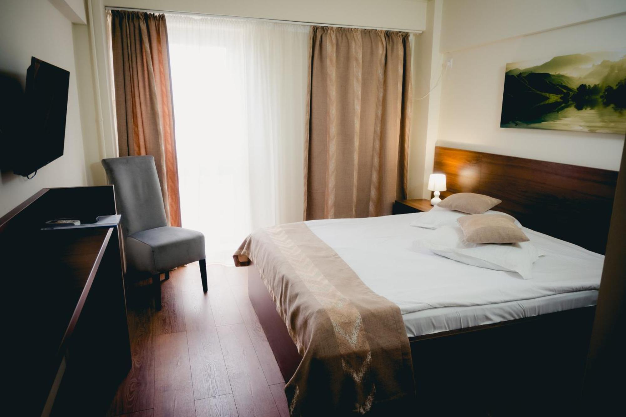 Hotel Valahia Targoviste Zewnętrze zdjęcie