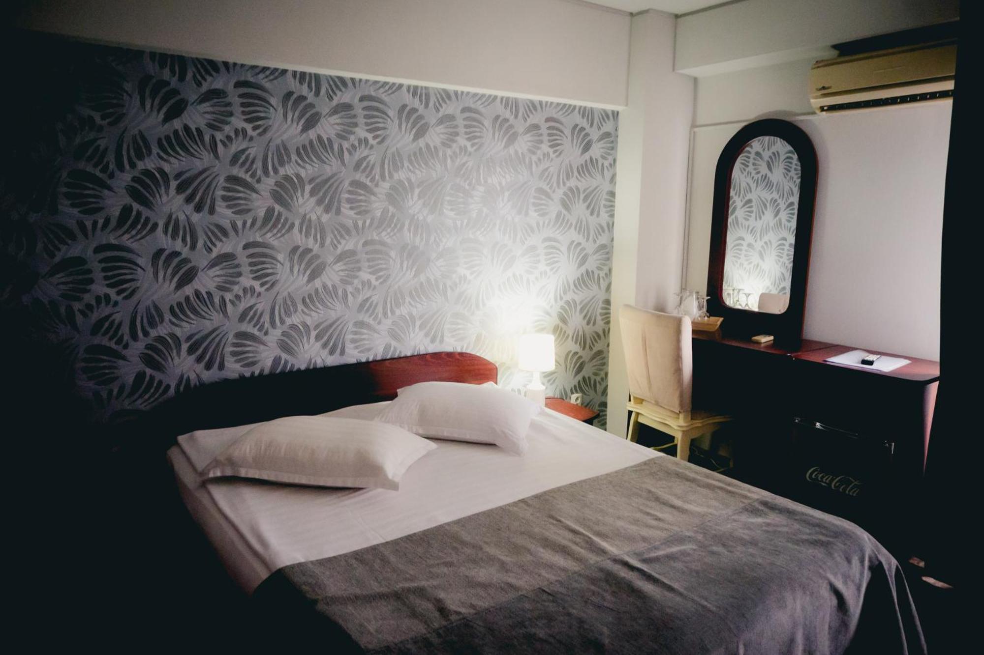 Hotel Valahia Targoviste Zewnętrze zdjęcie