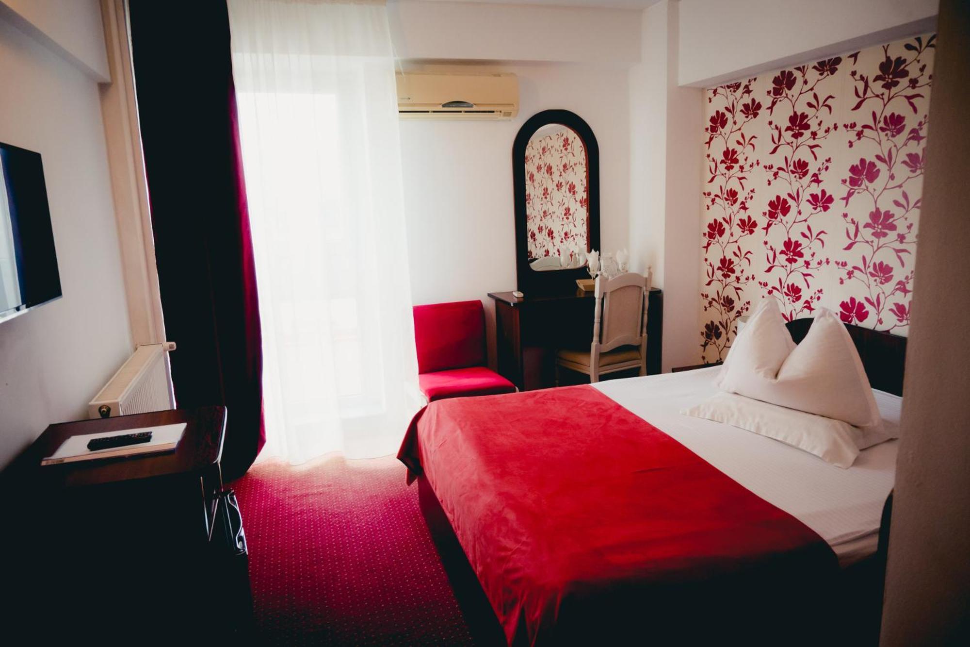 Hotel Valahia Targoviste Zewnętrze zdjęcie