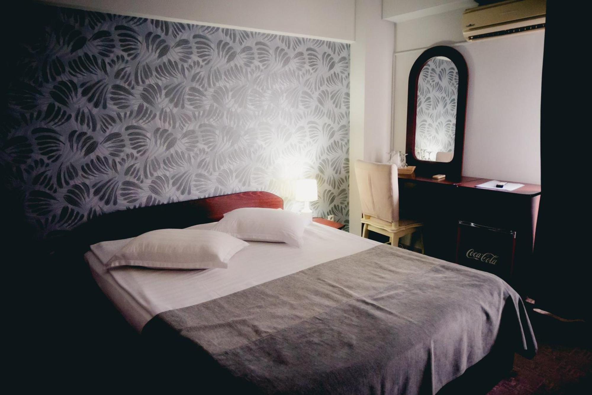 Hotel Valahia Targoviste Zewnętrze zdjęcie