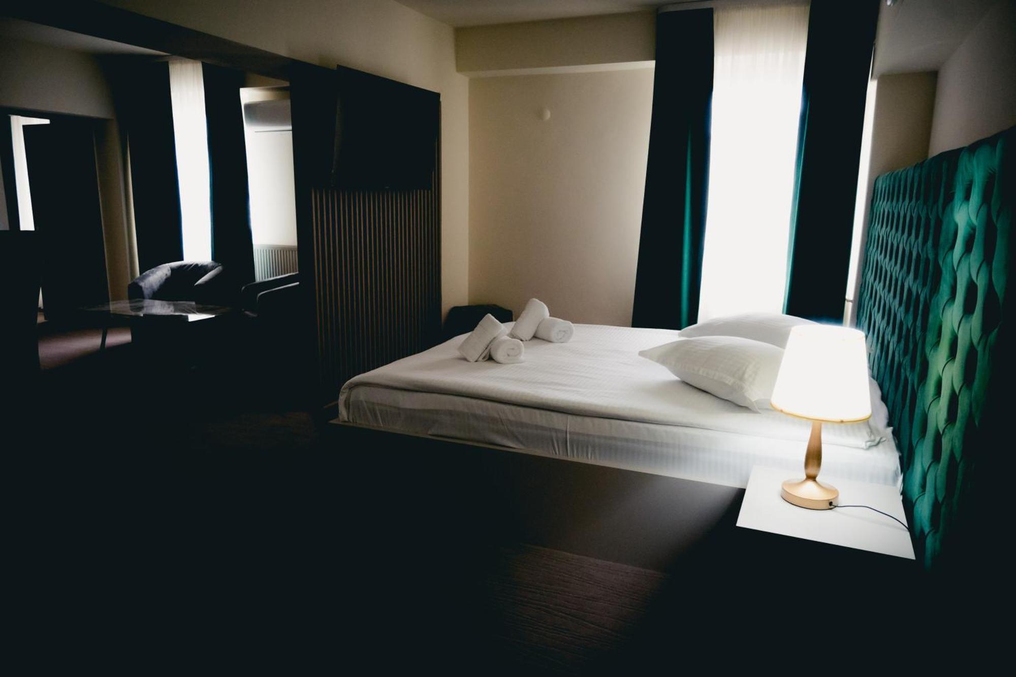 Hotel Valahia Targoviste Zewnętrze zdjęcie