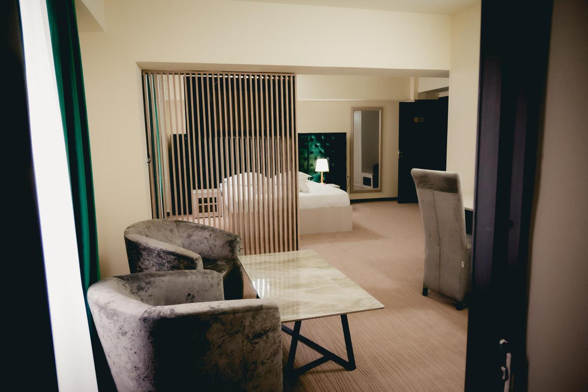 Hotel Valahia Targoviste Zewnętrze zdjęcie