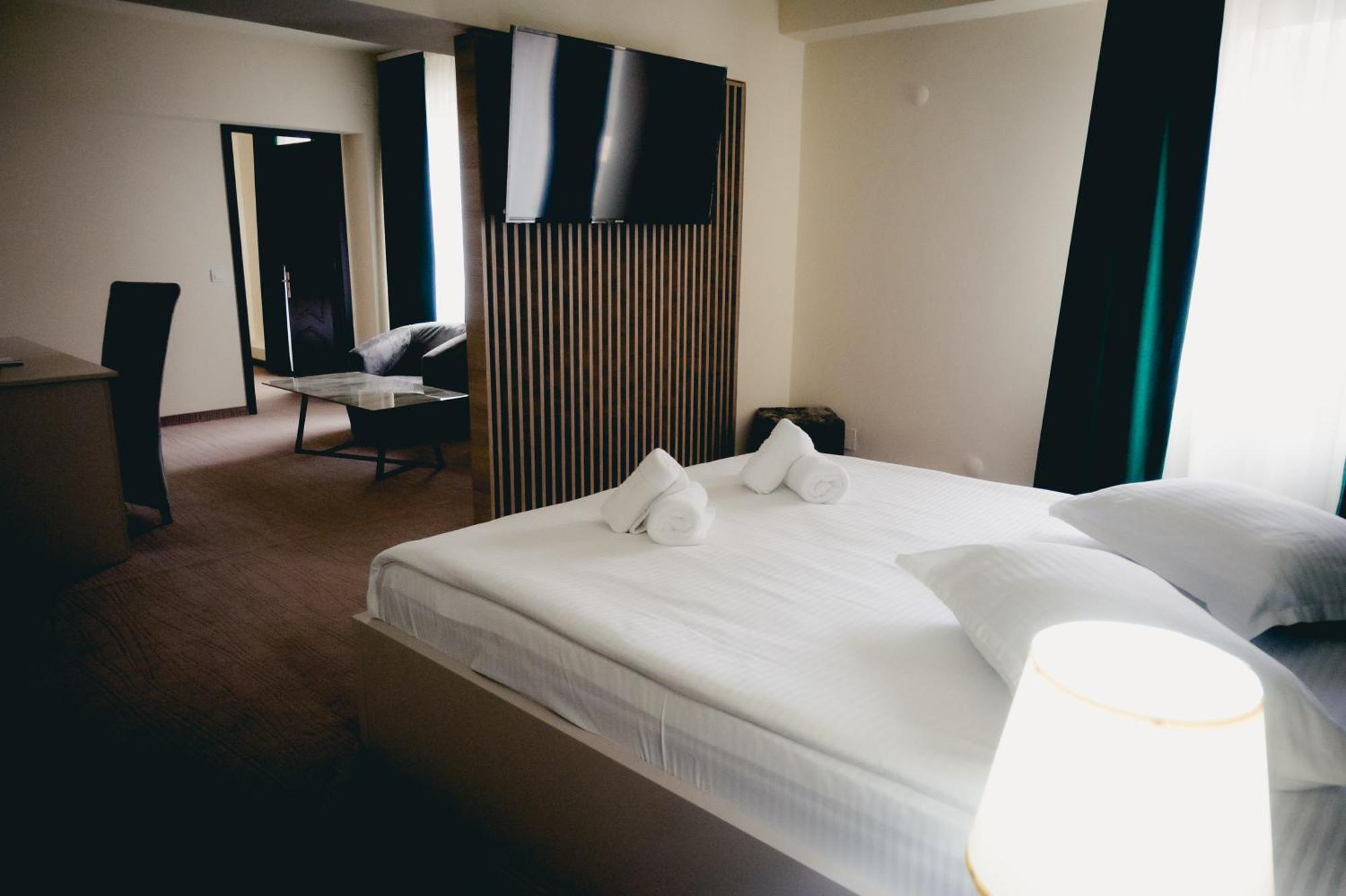 Hotel Valahia Targoviste Zewnętrze zdjęcie