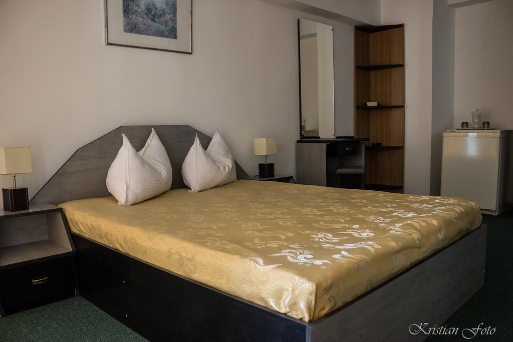 Hotel Valahia Targoviste Zewnętrze zdjęcie